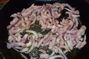 Omleta cu zuchinni si pancetta (bacon)