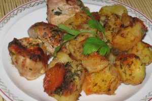 Cartofi aromati copti (cu piept de pui)