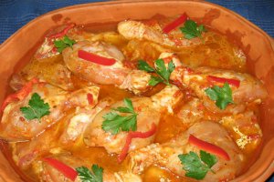 Pulpe aromate pe pat de varza creata