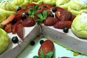 Tort Saint Honore cu iaurt si fructe