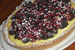 Tarta cu crema de vanilie si fructe de padure