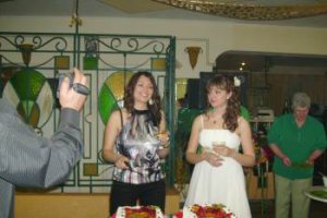 Flori,fete si ....un tort ciocolatos cu capsuni