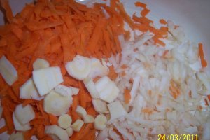 Pulpe de pui cu sos de legume
