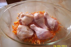 Pulpe de pui cu sos de legume