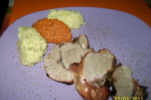 Muschiulet de porc impanat, cu diferite feluri de piureuri