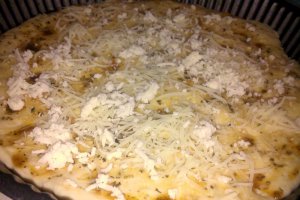 Foccacia cu cascaval si branza