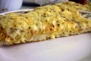 Foccacia cu cascaval si branza