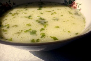 Ciorba de spanac, loboda si salata verde cu omleta