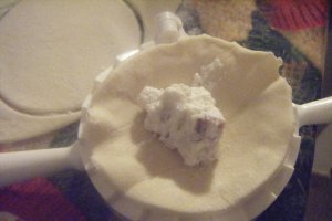 Semilune cu ricotta si sunca
