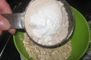 Biscuiti cu cereale si fructe uscate