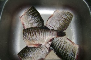 Saramura de scrumbie si caras