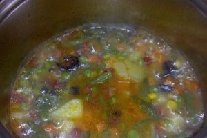 Ghiveci de legume cu masline si branza topita