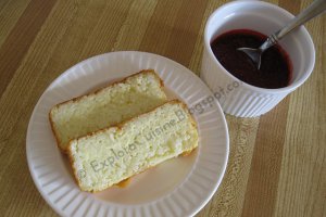 Budinca de orez la cuptor cu sos de zmeura