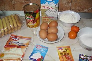 Tort cu crema de vanilie si ananas