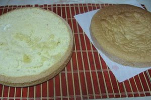 Tort cu crema de vanilie si ananas