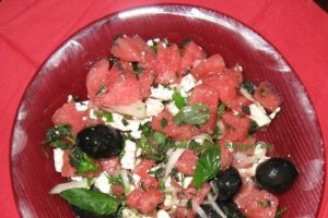 Salata de pepene rosu