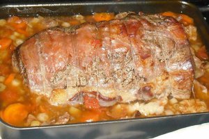 Pulpa de vita la cuptor cu sos de legume