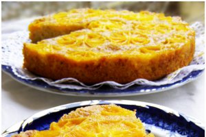 Prajitura rasturnata cu portocale caramelizate
