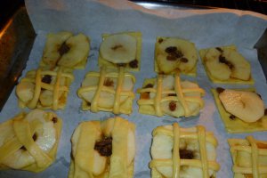 Tarte cu mar si stafide
