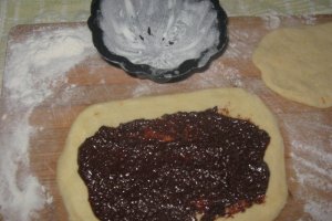Cozonac cu nuca si cornuri cu ciocolata a la Miha