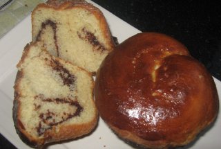 Cozonac cu nuca si cornuri cu ciocolata a la Miha