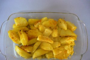 Ceafa la tigaie cu cartofi la cuptor