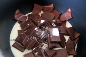 Mini-sarlote cu spuma de ciocolata