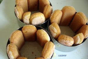 Mini-sarlote cu spuma de ciocolata