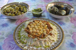 Micul dejun arab-4.“Fattet hummus”-Pasta de naut cu iaurt si “faramituri “(crutoane) de paine