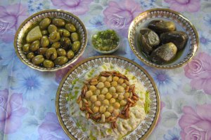 Micul dejun arab-4.“Fattet hummus”-Pasta de naut cu iaurt si “faramituri “(crutoane) de paine