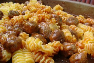 Bilute de carne tocata cu paste