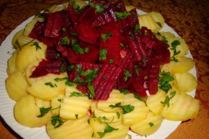 Salata de sfecla rosie si cartofi(marocana)