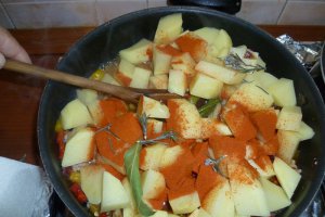 Tocanita de cartofi cu carciofi