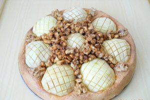 Tort cu mere si crusta de nuci