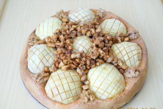 Tort cu mere si crusta de nuci