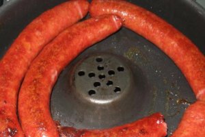 Piure cu carnati (prajiti in Dry cooker)