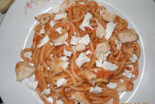 Spaghete cu piept de pui si rosii