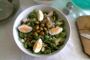 Salata cu ou si telemea