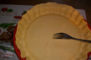 Tarta cu praz si salam