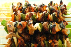 Frigarui din pulpa de porc , cu garnitura de cartofi prajiti