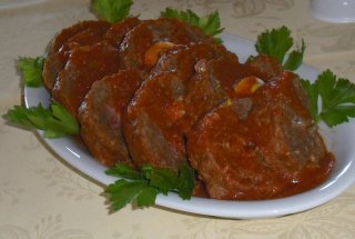 Rulada de carne in sos de rosii