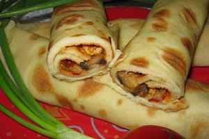 Clătite cu pui şi legume