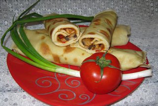 Clătite cu pui şi legume