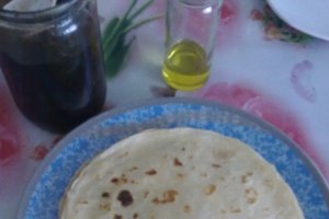 Clatite cu dulceata de capsuni