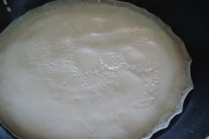 Clatite cu sos de kiwi (de post)