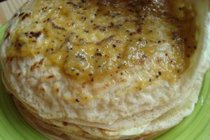 Clatite cu sos de kiwi (de post)