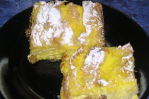 Placinta creata cu branza dulce si stafide