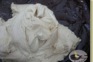 Tort  merengue cu ciocolata si crema mocca-brandy