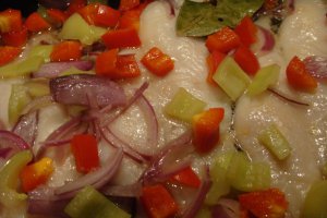 Peste pangasius la cuptor, cu legume si mamaliguta
