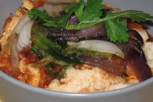 Fasole facaluita cu ceapa caramelizata
